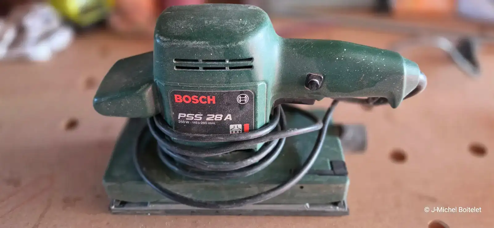 Ponceuse à plateau filaire Bosch