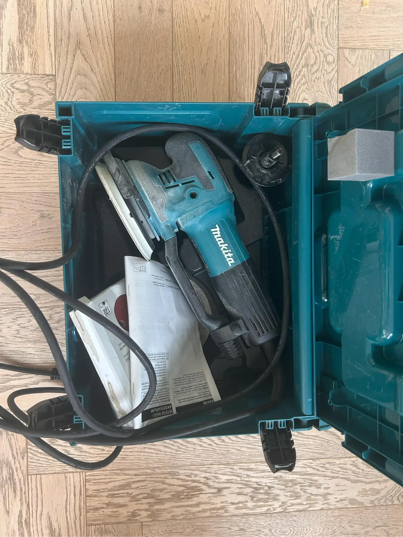 Ponceuse excentrique Makita