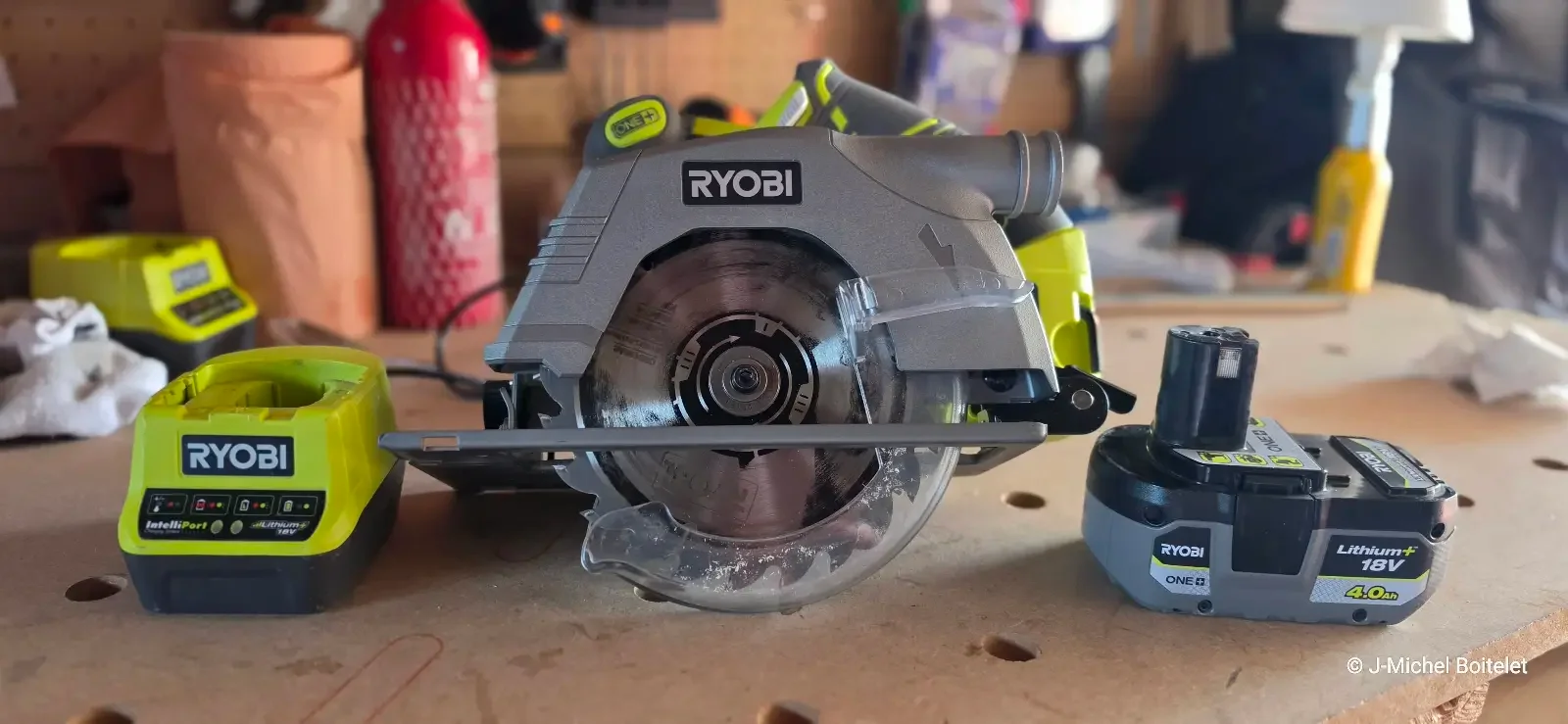 Scie circulaire Ryobi + guide Wolfcraft