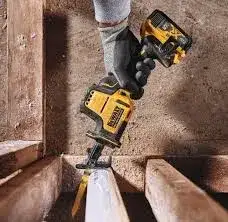 scie sabre sans fil DEWALT