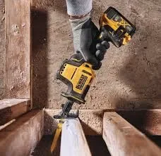 scie sabre sans fil DEWALT