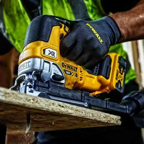 scie sauteuse sans fil DEWALT