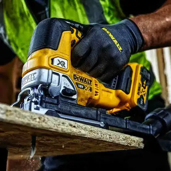 scie sauteuse sans fil DEWALT