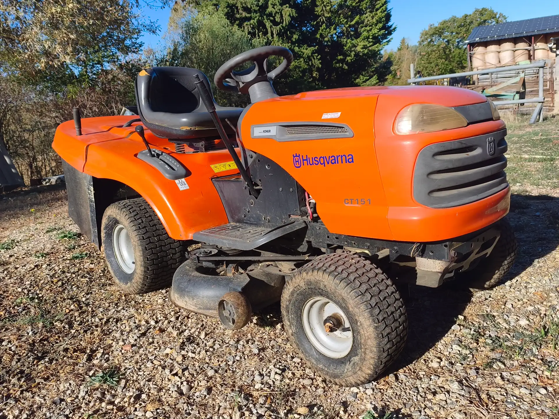Tracteur tondeuse Husqvarna CT151 avec bac de ramassage